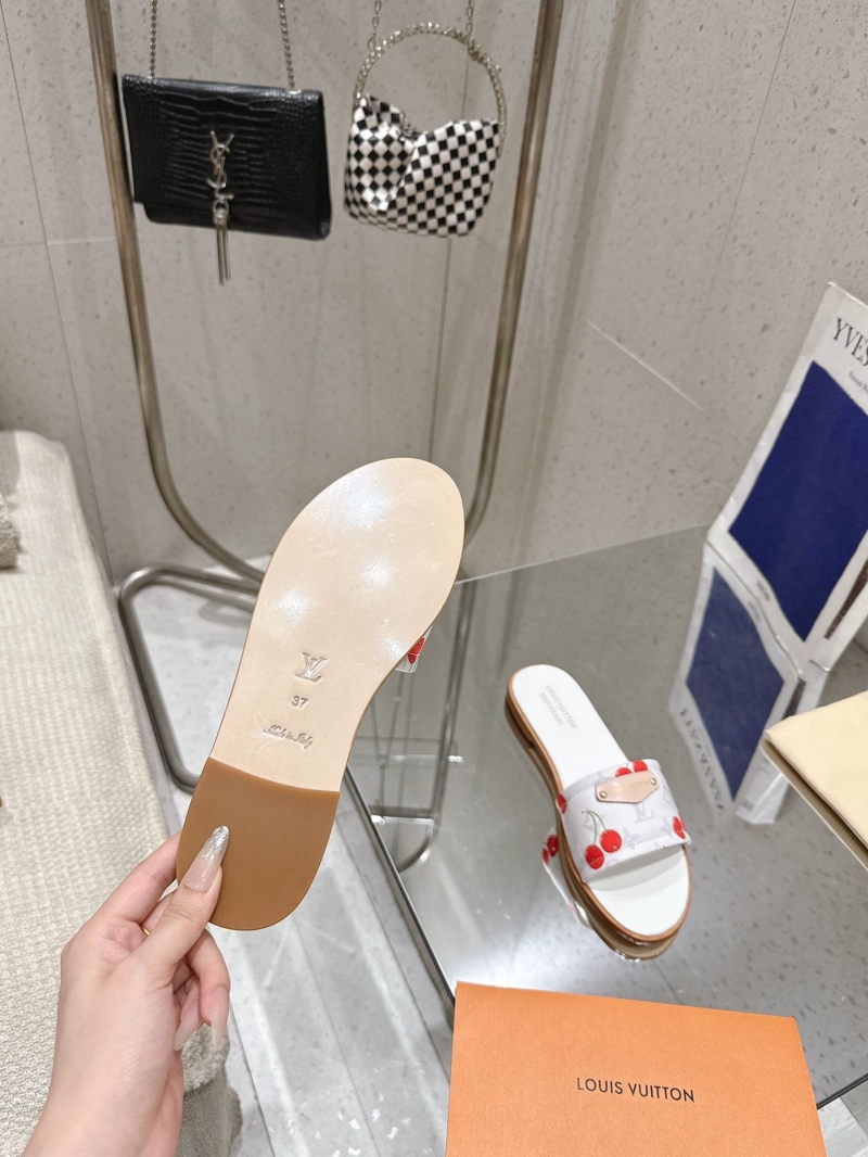 l0vis Vvtt0n slippers